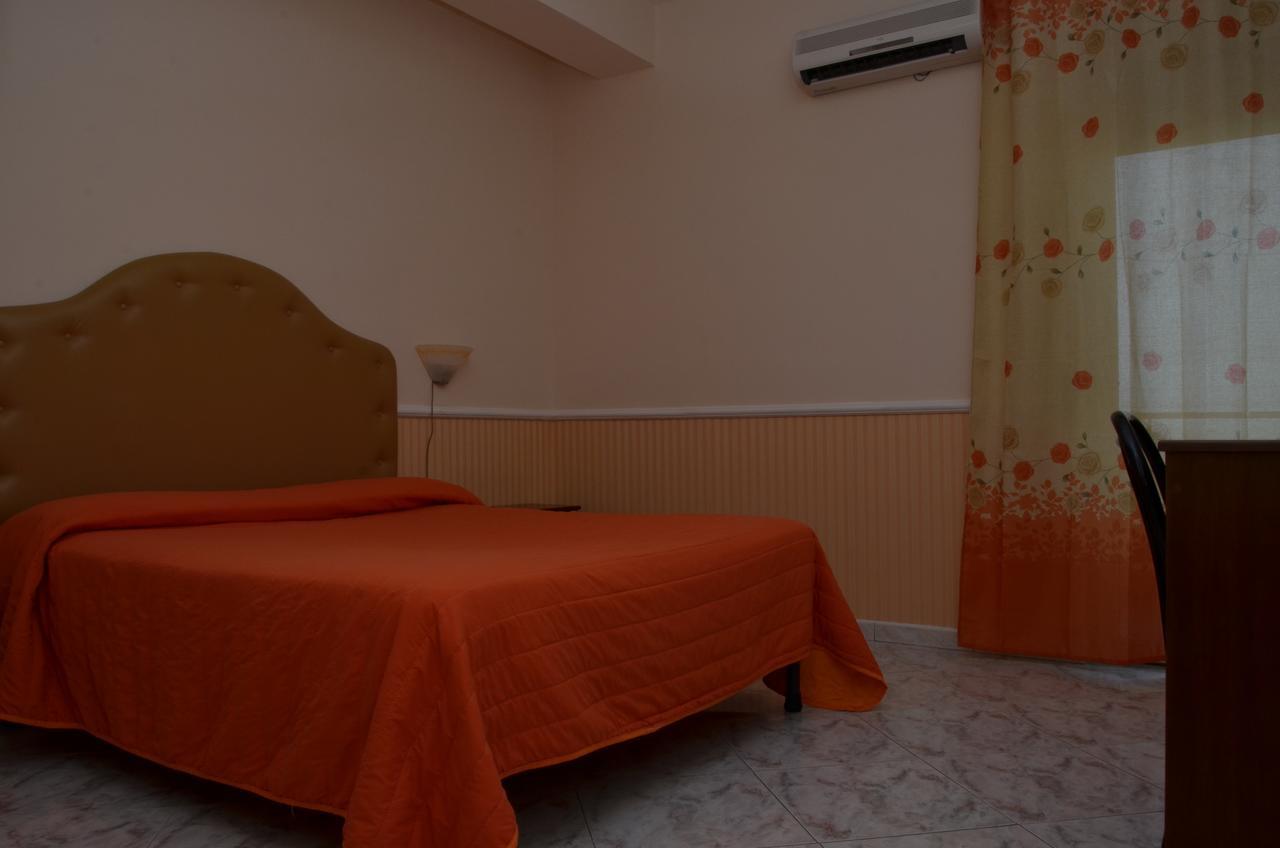 Hotel Stefany Лаґо-Патрія Номер фото